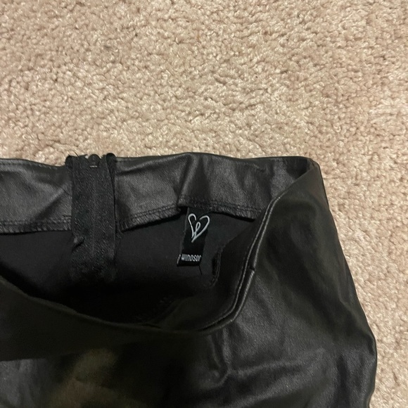 Windsor Small Black Pencil Skirt - Picture 2 of 4